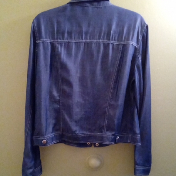 Womans M Classic Faux Denim Blue Jean Jacket with Structured Fit - Picture 4 of 4